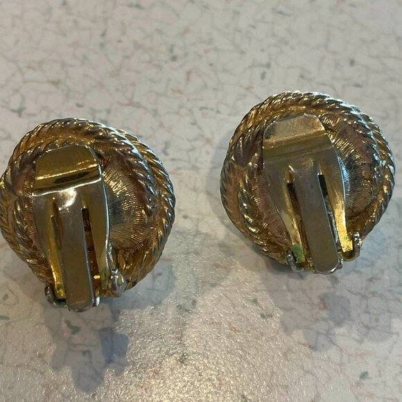 VTG 60s HTF Signed Kenneth Lane Classic Twisted Rope Faux Pearl Clip Earrings - Picture 4 of 10